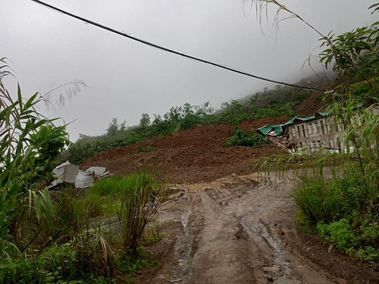 آثار الانهيار الأرضي في الهند