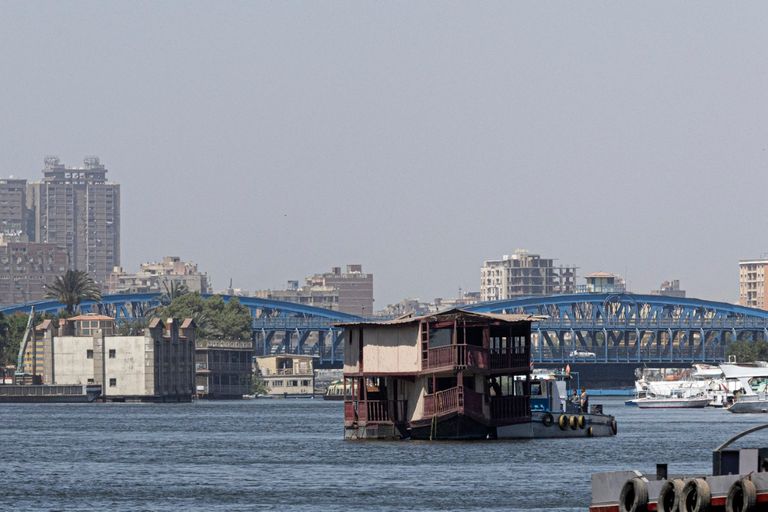 عوامات في القاهرة اتخذ قرار بإزالتها