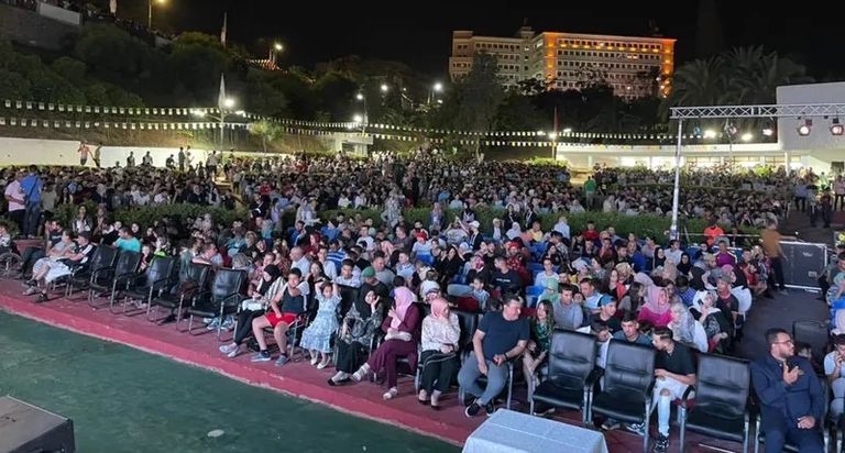 مهرجان أغنية الراي بمحافظة وهران الجزائرية قائد فرقة راينا راي لأغنية الراي الجزائرية