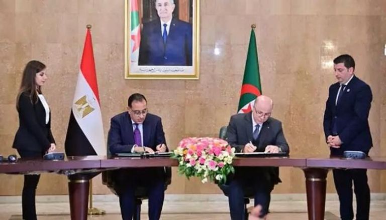 مراسم التوقيع على الاتفاقيات بين رئيسي وزراء الجزائر ومصر