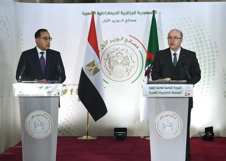 رئيسا الوزراء الجزائري والمصري في تصريح صحفي مراسم التوقيع على الاتفاقيات بين رئيسي وزراء الجزائر ومصر