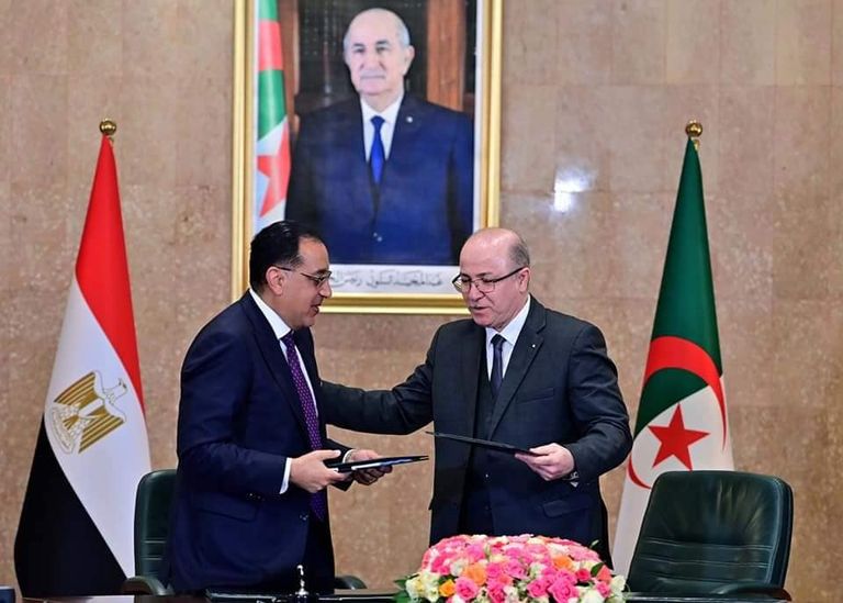 مراسم التوقيع على اتفاقيات بين رئيسي وزراء الجزائر ومصر مراسم التوقيع على الاتفاقيات بين رئيسي وزراء الجزائر ومصر