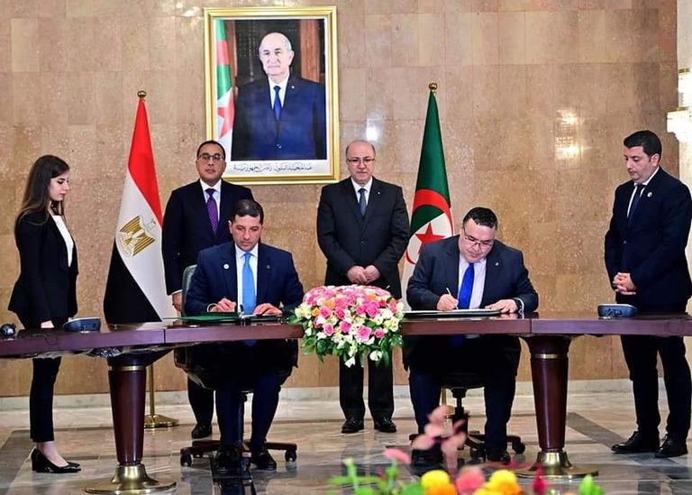 مراسم التوقيع على اتفاقيات بين رئيسي وزراء الجزائر ومصر مراسم التوقيع على الاتفاقيات بين رئيسي وزراء الجزائر ومصر