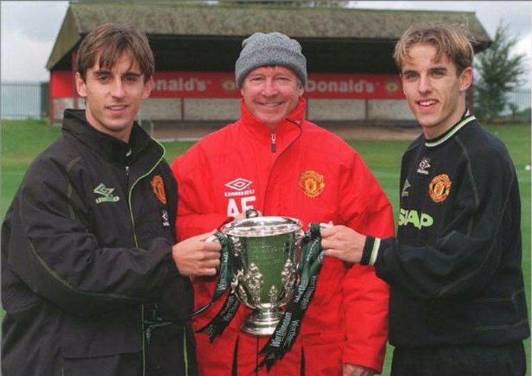 الأخوان نيفيل مع السير أليكس فيرجسون فرانكو باريزي وجوسيبي باريزي