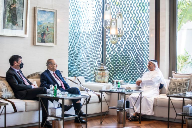 الشيخ عبدالله بن زايد وزير الخارجية والتعاون الدولي الإماراتي ونظيره القبرصي