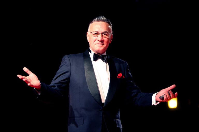 الفنان الراحل عزت أبوعوف