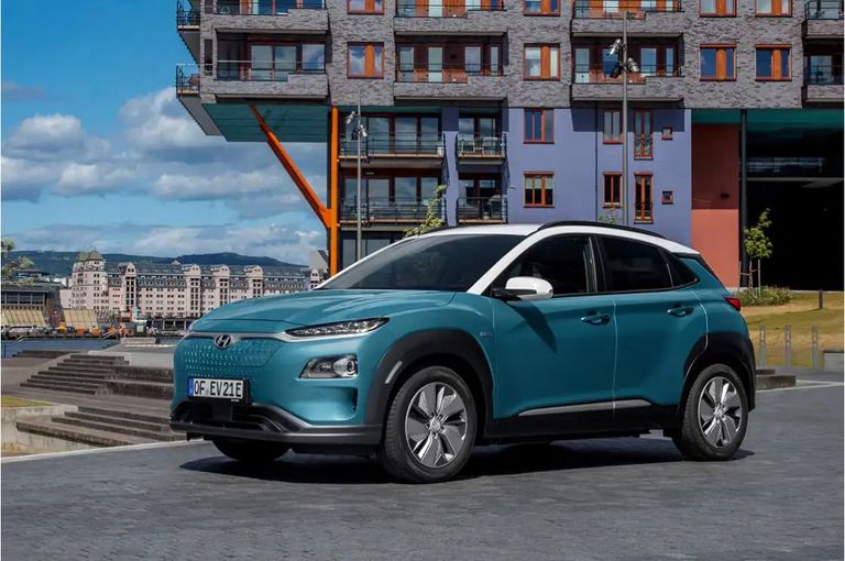 Hyundai Kona Electric Peugeot e- 208