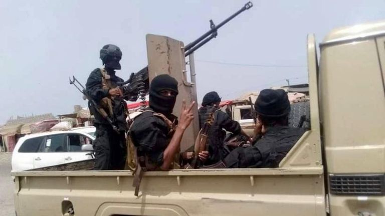 قوات الحزام الأمني لدى دخول شقرة الساحلية