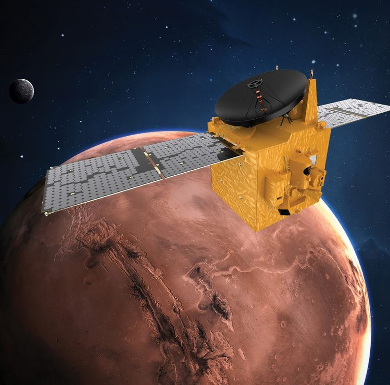 جانب من المؤتمر الصحفي بعد انتهاء مهمة محاكاة الفضاء في روسيا