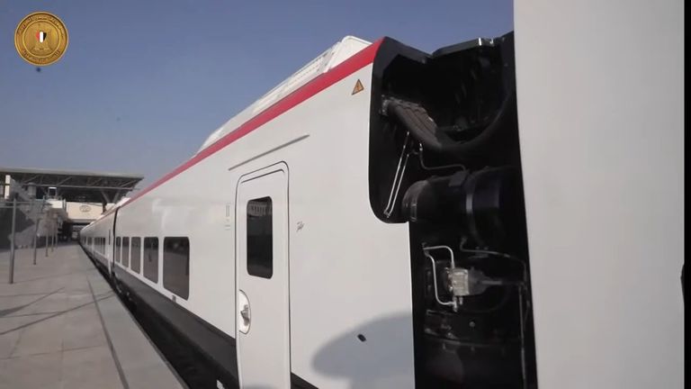 القطار الكهربائي الخفيف في مصر جانب من مشروع افتتاح القطار الكهربائي الخفيف