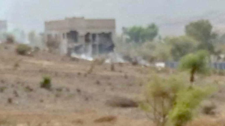 جانب من تفجير الحوثي للمنازل في عمران