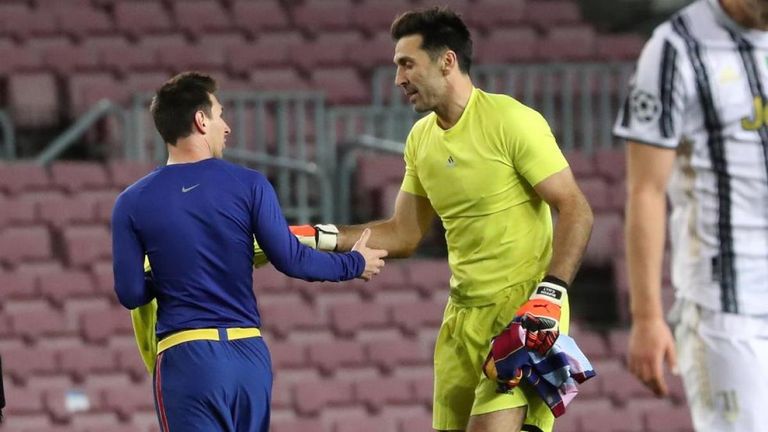 بوفون ضد ميسي في برشلونة كريستيانو رونالدو وجيانلويجي بوفون