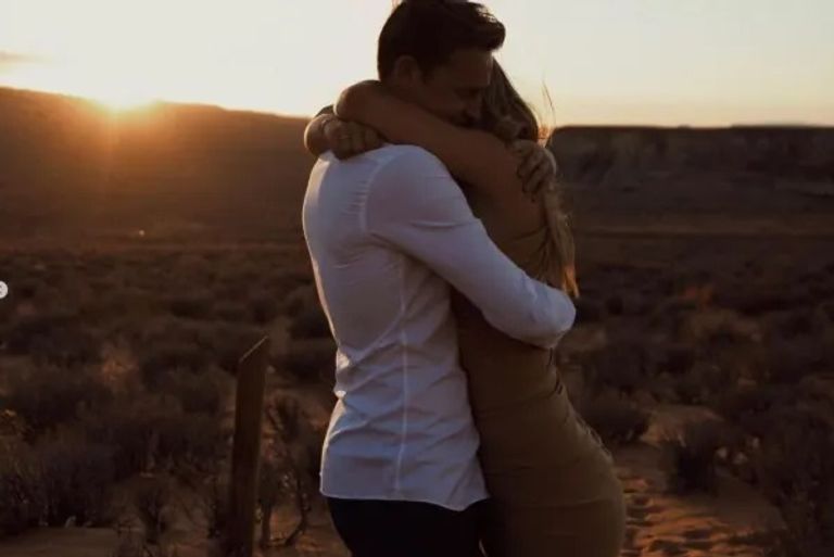 دي يونج وخطيبته فرينكي دي يونج نجم برشلونة