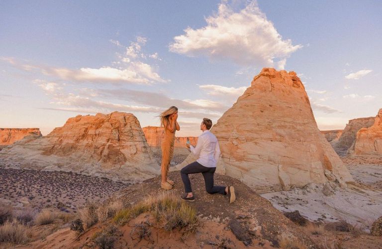 دي يونج وخطيبته فرينكي دي يونج نجم برشلونة