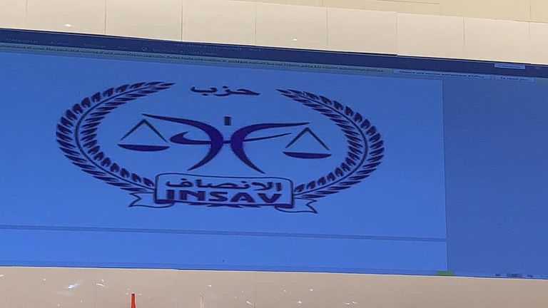 صورة تجمع الرئيس الموريتاني السابق وخلفه أثناء الحملة الرئاسية الأخيرة