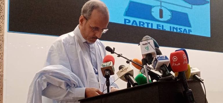 صورة تجمع الرئيس الموريتاني السابق وخلفه أثناء الحملة الرئاسية الأخيرة