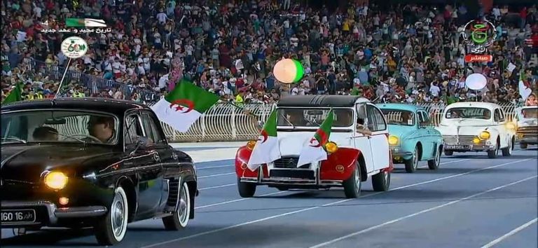 احتفال الجزائريين بالذكرى الـ60 لاستقلال بلادهم