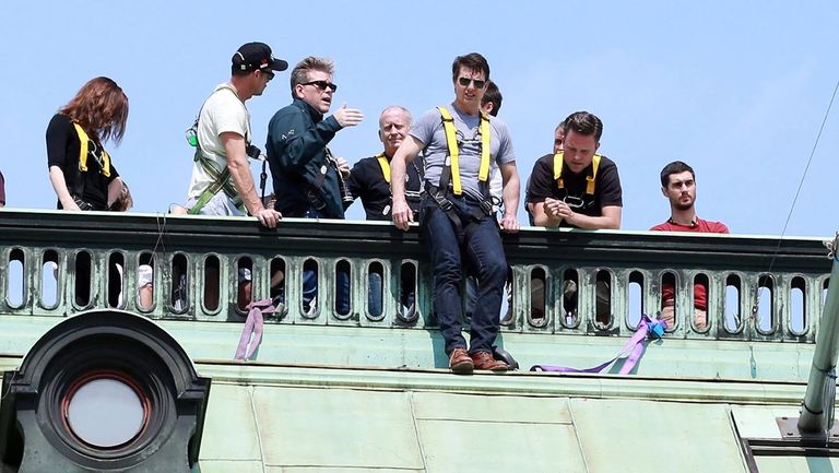 فيينا توم كروز من أعلى قمة برج خليفة في دبي