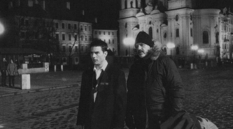 براج توم كروز من أعلى قمة برج خليفة في دبي