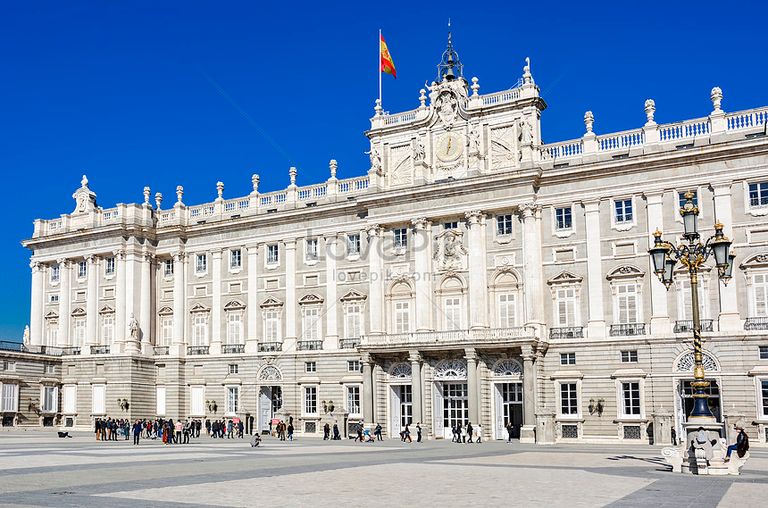 القصر الملكي "بالاسيو ريال" أحد أماكن السياحة في ستوكهولم السياحة في ستوكهولم