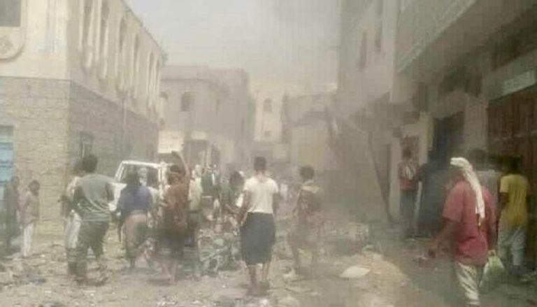 آثار انفجار مخزن الأسلحة في لوادر اليمنية