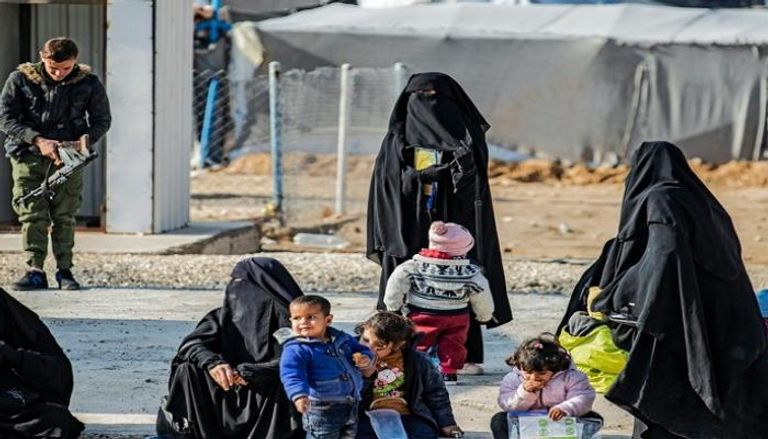 أطفال وأمهات في مخيمات بسوريا