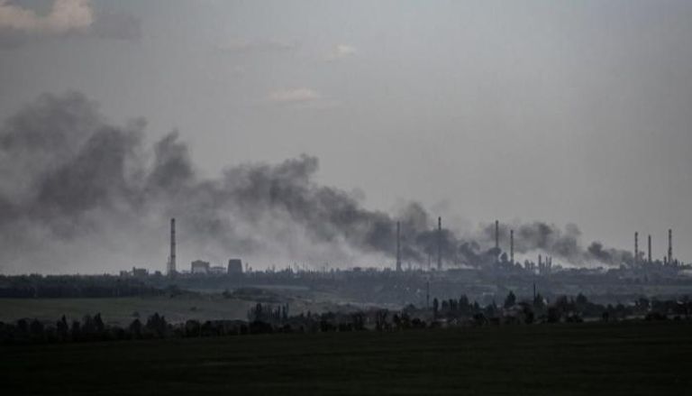 تصاعد الدخان فوق مدينتي ليسيتشانسك وسيفيرودونتسك