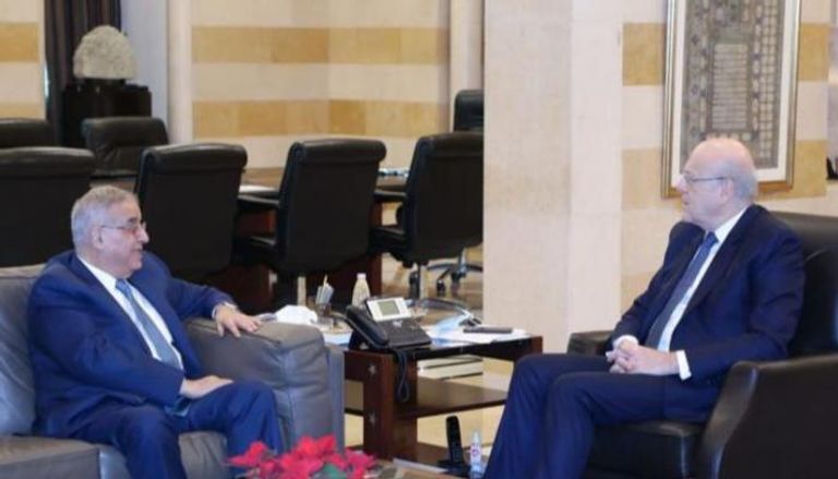 جانب من لقاء رئيس الحكومة ووزير الخارجية الذي أعلن بعده عن موقف لبنان الرسمي