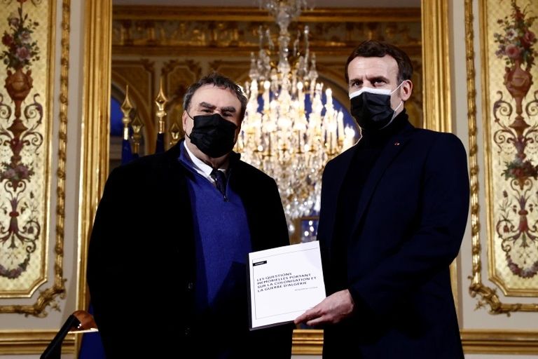 تسلم الرئيس الفرنسي تقرير مصالحة الذاكرة من المؤرخ ستورا - أرشيفية الرئيسان الجزائري والفرنسي