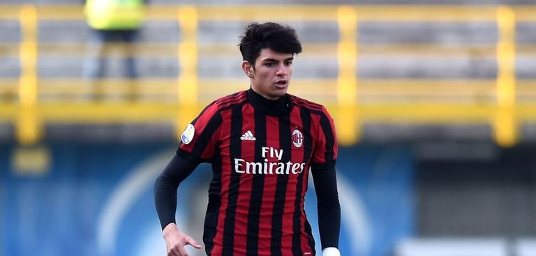 راؤول بيلانوفا لاعب إنتر الجديد بقميص ميلان راؤول بيلانوفا لاعب إنتر ميلان الجديد