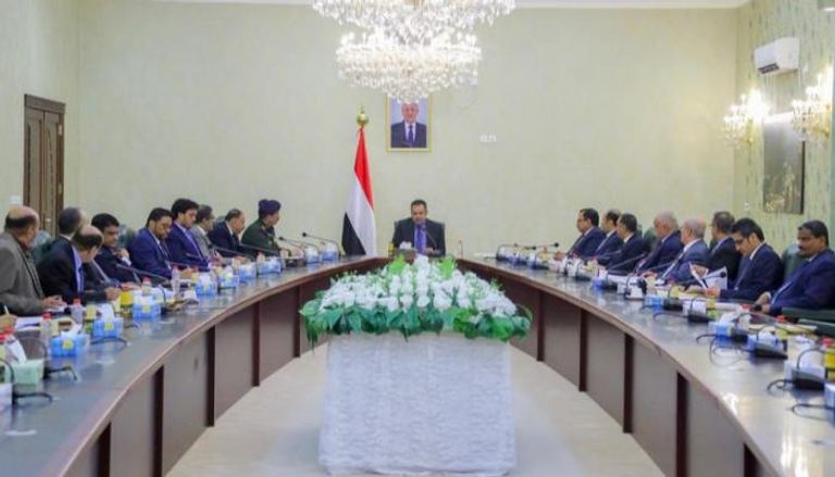 جانب من اجتماع الحكومة اليمنية برئاسة معين عبدالملك - سبأ
