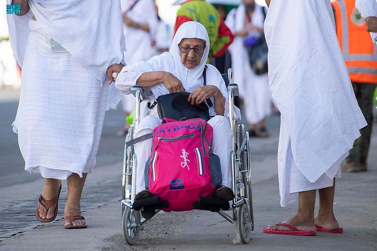 الحجاج يتوافدون إلى مشعر منى