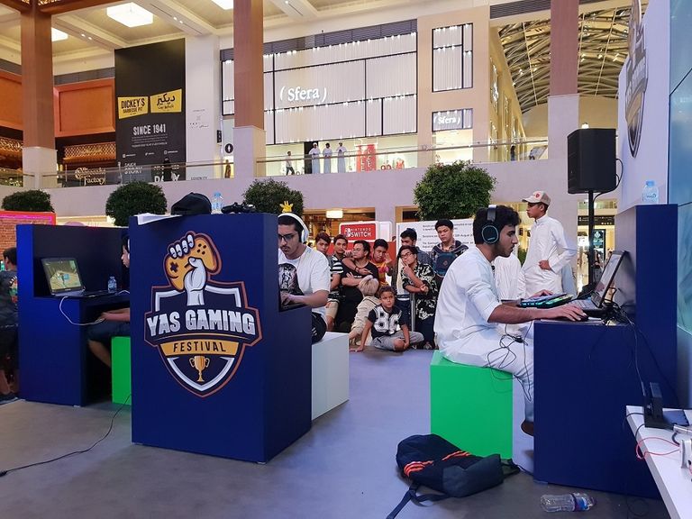 الألعاب النارية تضيء سماء أبوظبي (أرشيفية)