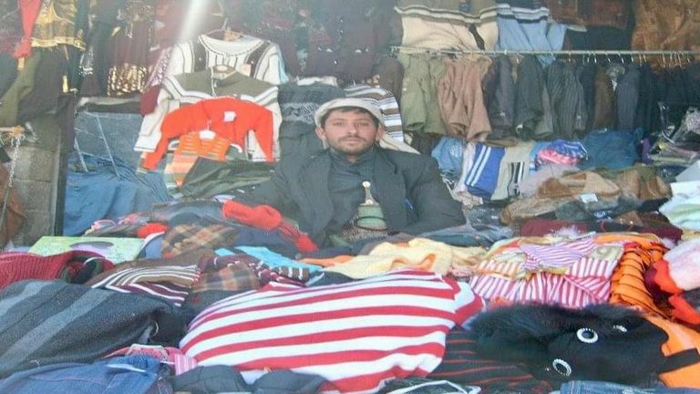 أحد أسواق الملابس المستعملة في عدن