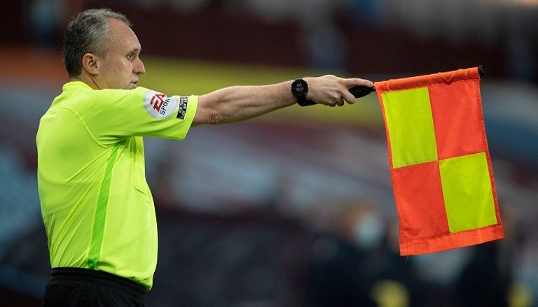 حكم كرة القدم المساعد - صورة أرشيفية كرة القدم - صورة أرشيفية