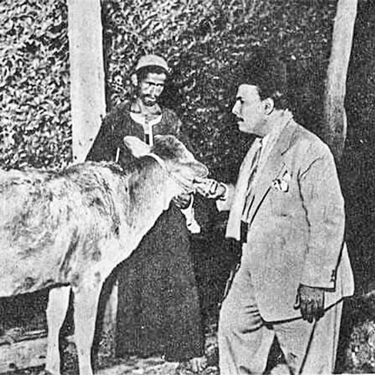 الفنانة شادية مع خروف العيد