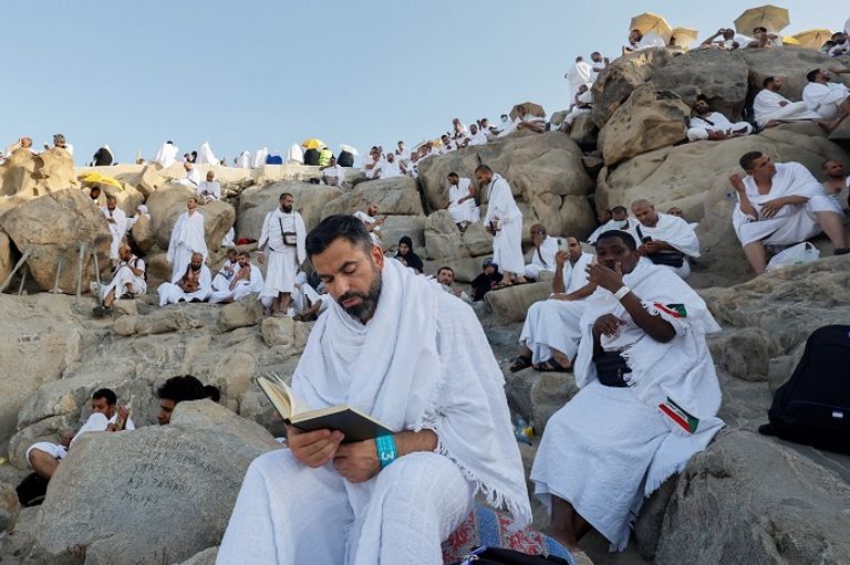 حجاج على صعيد عرفات
