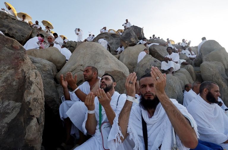 جموع الحجيج فوق جبل الرحمة