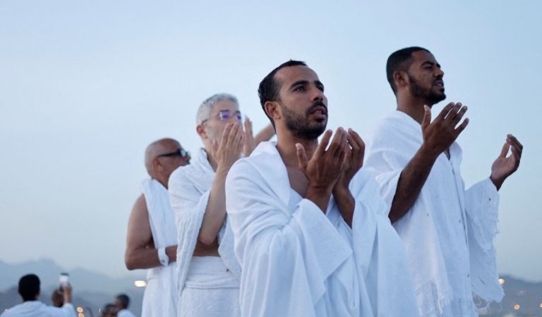 جموع الحجيج فوق جبل الرحمة