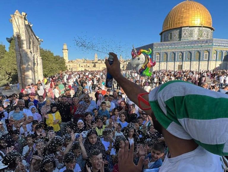 جانب من الصلاة اليوم