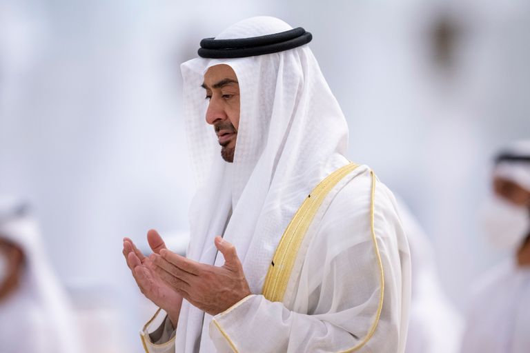 الشيخ محمد بن زايد آل نهيان يؤدي صلاة عيد الأضحى