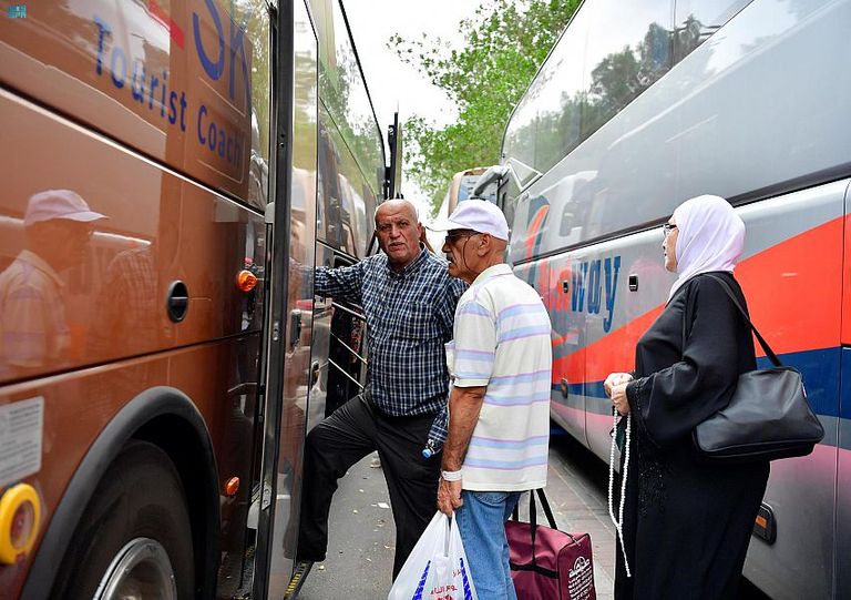 جانب من عملية رحيل الحجاج المتعجلين