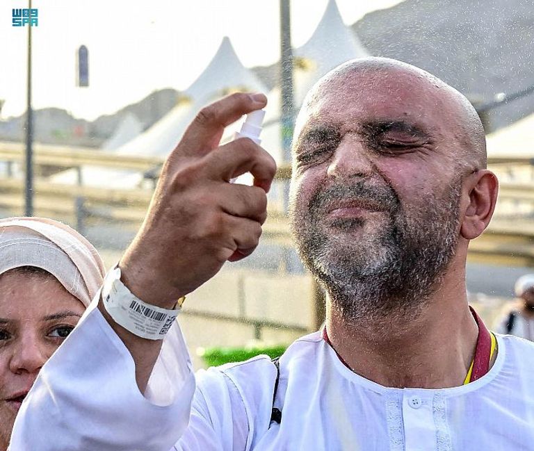 مسلمون يؤدون فريضة الحج