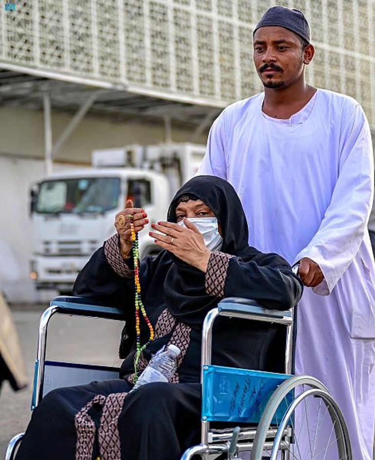 مسلمون يؤدون فريضة الحج