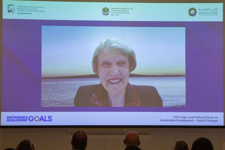 هيلين كلارك رئيسة الوزراء السابقة لنيوزيلندا خلال الفعالية