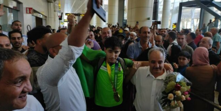 استقبال حافل للمصارع الجزائري أنيس حلاسة أنيس حلاسة