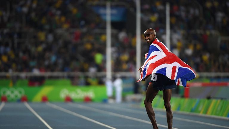 البريطاني مو فرح يحتفل بإنجازه محمد "مو" فرح