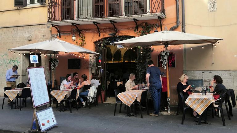 حزم الحقائب بشكل مبالغ به