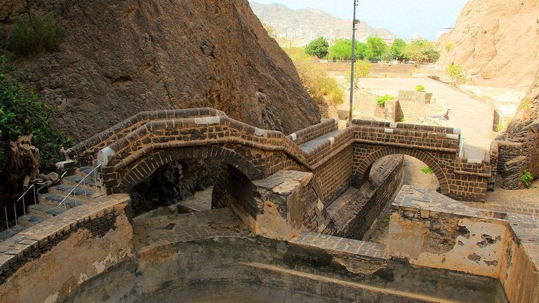 صهاريج عدن أحد أماكن السياحة في عدن السياحة في عدن.. 4 أماكن تخطف الأنظار في لؤلؤة المحيط الهندي