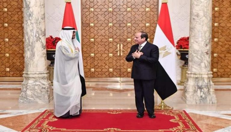 الشيخ محمد بن زايد آل نهيان والرئيس المصري خلال لقاء سابق 